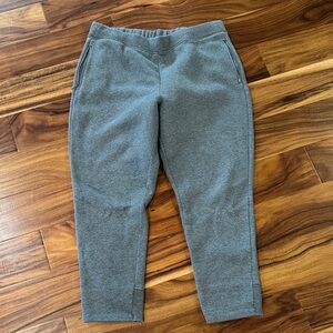 Banana Republic Gray Women's SweatPants. Skinny around the ankle. Like New.